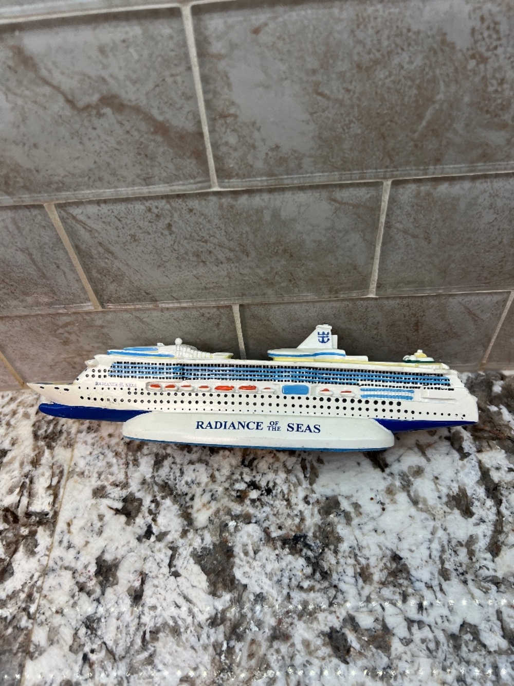 VNG RARE VERSION ROYAL CARIBBEAN RADIANCE OF THE SEAS CRUISE SHIP REPLICA MODEL